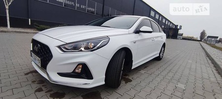 Hyundai Sonata 2020  випуску Київ з двигуном 2 л газ седан автомат за 17500 долл. 