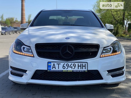 Mercedes-Benz C 300 2013  випуску Івано-Франківськ з двигуном 3.5 л бензин седан автомат за 17777 долл. 