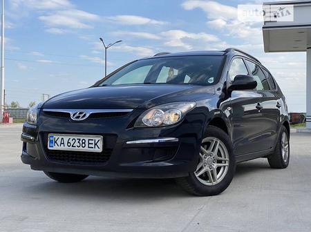 Hyundai i30 2009  випуску Рівне з двигуном 1.4 л  універсал механіка за 6200 долл. 