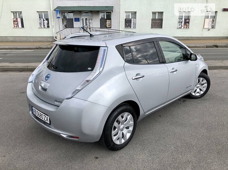 Nissan Leaf 2011  випуску Вінниця з двигуном 0 л електро хэтчбек автомат за 9999 долл. 
