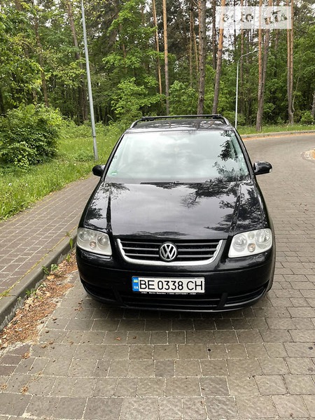 Volkswagen Touran 2003  випуску Львів з двигуном 1.6 л бензин мінівен автомат за 4900 долл. 