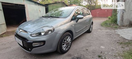 Fiat Punto 2011  випуску Дніпро з двигуном 1.4 л бензин хэтчбек механіка за 6300 долл. 