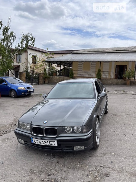 BMW 318 1993  випуску Вінниця з двигуном 1.8 л бензин седан механіка за 2999 долл. 