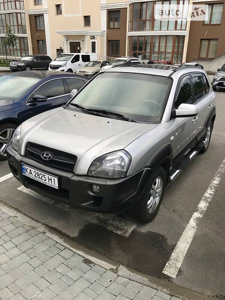 Hyundai Tucson 2006  випуску Київ з двигуном 2 л  позашляховик автомат за 7950 долл. 