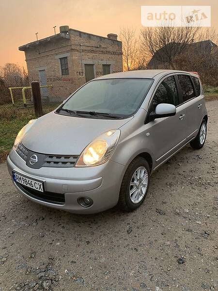 Nissan Note 2008  випуску Житомир з двигуном 1.6 л бензин хэтчбек автомат за 6800 долл. 