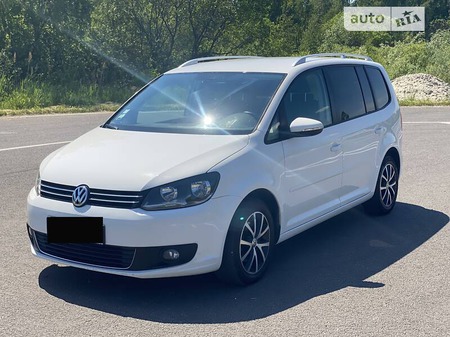 Volkswagen Touran 2012  випуску Луцьк з двигуном 0 л дизель мінівен автомат за 9200 долл. 