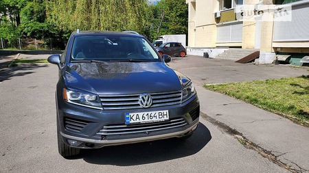 Volkswagen Touareg 2015  випуску Київ з двигуном 0 л бензин позашляховик автомат за 35700 долл. 