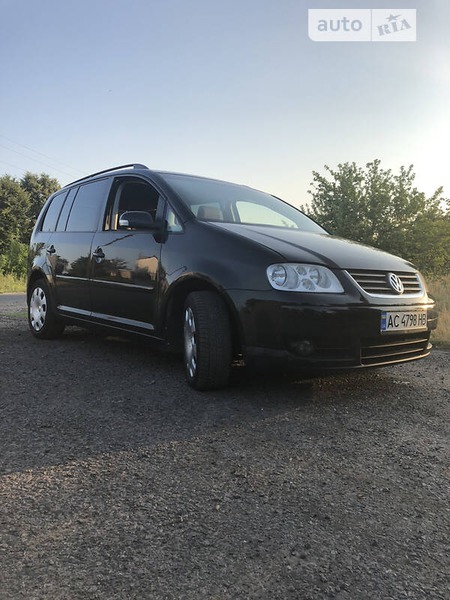 Volkswagen Touran 2005  випуску Луцьк з двигуном 1.9 л дизель універсал автомат за 4900 долл. 