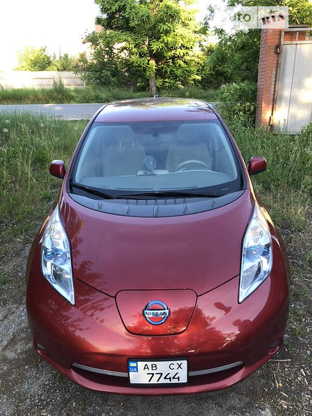 Nissan Leaf 2012  випуску Вінниця з двигуном 0 л електро хэтчбек  за 9450 долл. 