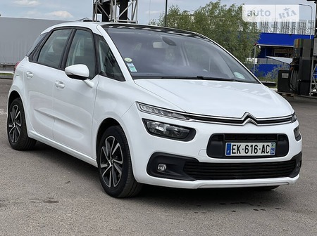 Citroen C4 2017  випуску Рівне з двигуном 0 л дизель універсал автомат за 12350 долл. 