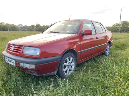 Volkswagen Vento 1995  випуску Тернопіль з двигуном 1.9 л дизель седан механіка за 1999 долл. 