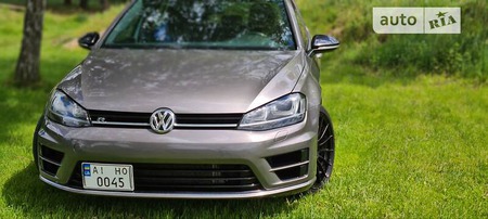 Volkswagen Golf R 2015  випуску Київ з двигуном 2 л бензин хэтчбек механіка за 23900 долл. 