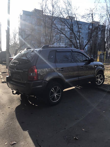 Hyundai Tucson 2008  випуску Дніпро з двигуном 2.7 л  позашляховик автомат за 9800 долл. 