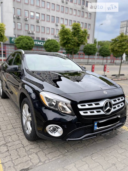 Mercedes-Benz GLA 250 2018  випуску Львів з двигуном 2 л бензин седан автомат за 28750 долл. 