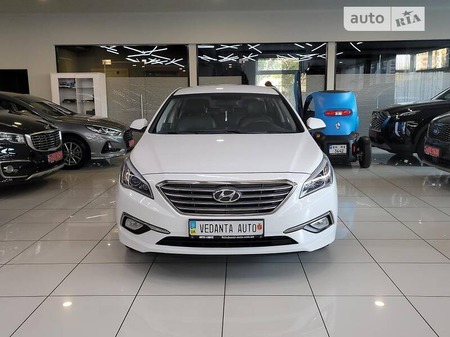 Hyundai Sonata 2016  випуску Одеса з двигуном 2 л газ седан автомат за 13500 долл. 