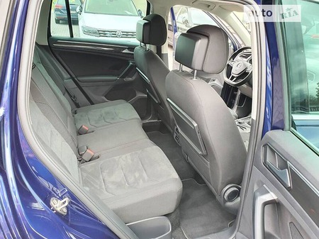 Volkswagen Tiguan 2018  випуску Чернівці з двигуном 0 л дизель позашляховик  за 29900 долл. 