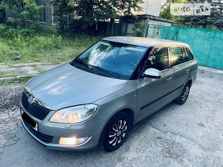 Skoda Fabia 2010  випуску Львів з двигуном 1.6 л дизель універсал механіка за 5650 долл. 