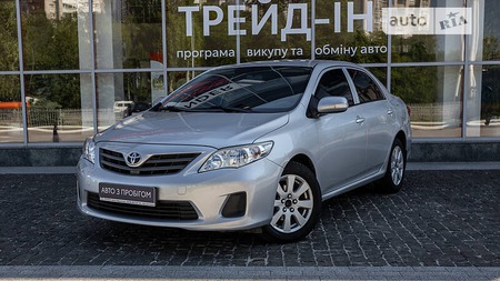 Toyota Corolla 2013  випуску Дніпро з двигуном 0 л  седан автомат за 9000 долл. 