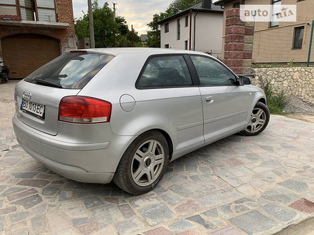 Audi A3 Limousine 2005  випуску Тернопіль з двигуном 2 л дизель хэтчбек механіка за 4880 долл. 
