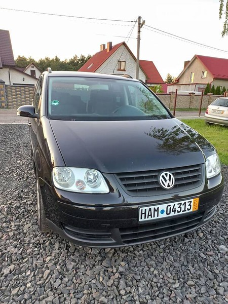 Volkswagen Touran 2006  випуску Луцьк з двигуном 1.9 л дизель мінівен механіка за 4700 долл. 