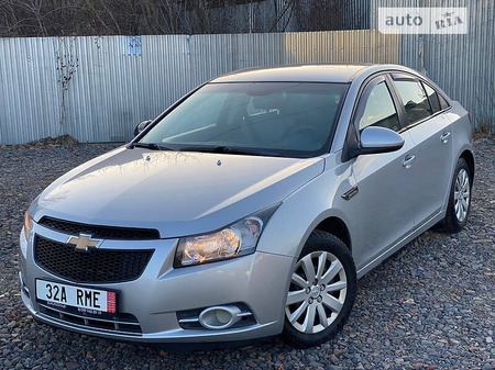 Chevrolet Cruze 2009  випуску Ужгород з двигуном 0 л бензин седан механіка за 6700 долл. 