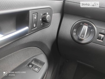 Volkswagen Caddy 2012  випуску Вінниця з двигуном 1.6 л дизель мінівен автомат за 12300 долл. 