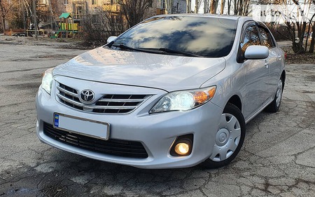 Toyota Corolla 2012  випуску Дніпро з двигуном 1.8 л  седан автомат за 12000 долл. 