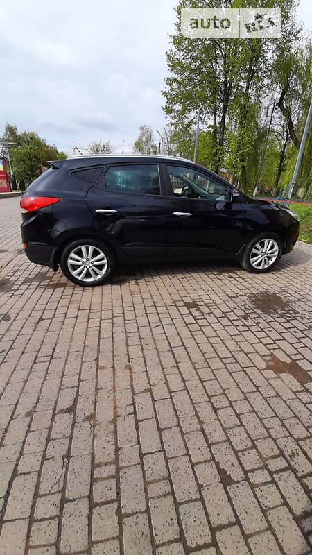 Hyundai ix35 2012  випуску Чернівці з двигуном 2 л дизель позашляховик автомат за 12900 долл. 