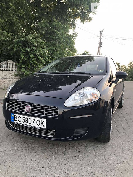 Fiat Punto 2009  випуску Львів з двигуном 1.2 л бензин хэтчбек механіка за 3700 долл. 