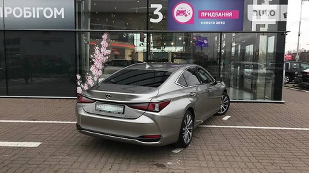 Lexus ES 250 2020  випуску Київ з двигуном 2.5 л бензин седан автомат за 1669000 грн. 