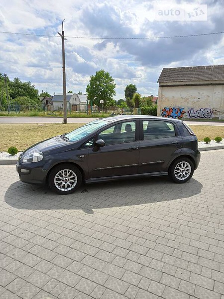 Fiat Punto 2010  випуску Львів з двигуном 1.3 л дизель хэтчбек механіка за 5800 долл. 