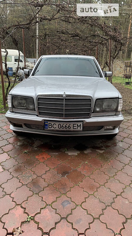 Mercedes-Benz S 280 1980  випуску Львів з двигуном 3 л дизель седан автомат за 2500 долл. 