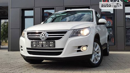 Volkswagen Tiguan 2009  випуску Львів з двигуном 2 л бензин позашляховик механіка за 9150 долл. 