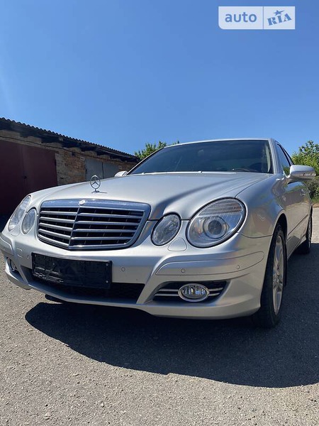 Mercedes-Benz E 220 2008  випуску Київ з двигуном 0 л  седан автомат за 10500 долл. 