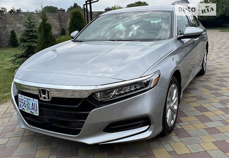 Honda Accord 2019  випуску Луцьк з двигуном 1.5 л бензин седан автомат за 17999 долл. 