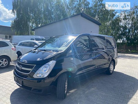 Hyundai H-1 2012  випуску Луцьк з двигуном 2.5 л дизель  механіка за 10500 долл. 