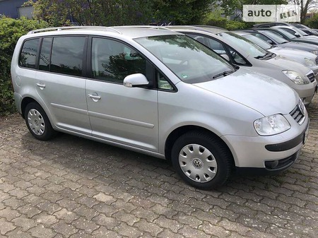 Volkswagen Touran 2005  випуску Луцьк з двигуном 0 л бензин мінівен механіка за 6500 євро 