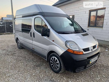 Renault Trafic 2004  випуску Тернопіль з двигуном 2.5 л дизель мінівен механіка за 7699 долл. 