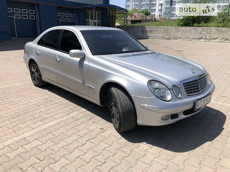 Mercedes-Benz E 270 2002  випуску Івано-Франківськ з двигуном 2.7 л дизель седан автомат за 7300 долл. 