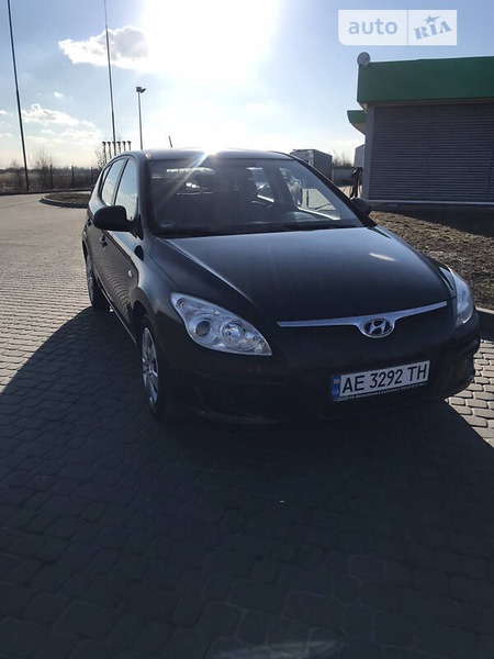 Hyundai i30 2007  випуску Дніпро з двигуном 1.4 л бензин хэтчбек механіка за 6000 долл. 