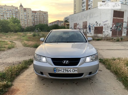 Hyundai Sonata 2005  випуску Одеса з двигуном 2.4 л  седан автомат за 6000 долл. 