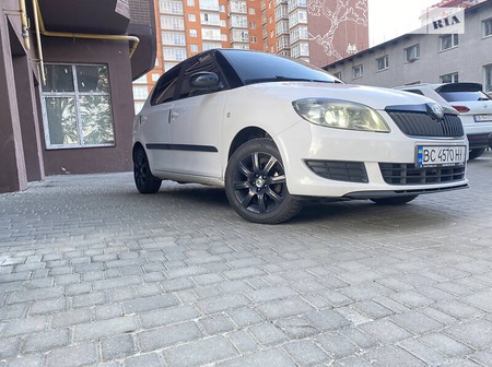 Skoda Fabia 2011  випуску Львів з двигуном 1.2 л дизель хэтчбек механіка за 4999 долл. 