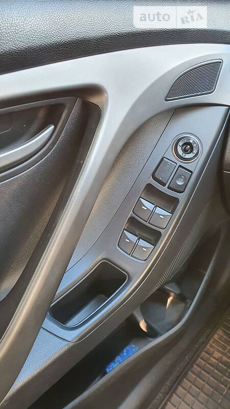 Hyundai Elantra 2013  випуску Черкаси з двигуном 1.6 л  седан механіка за 10500 долл. 