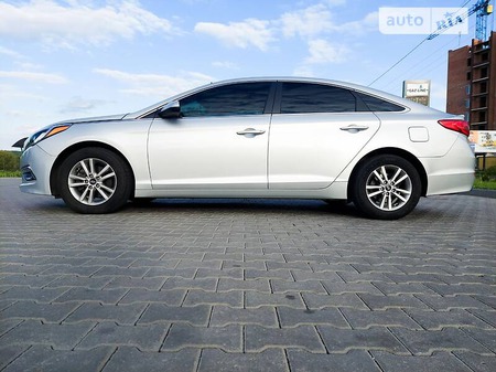 Hyundai Sonata 2015  випуску Хмельницький з двигуном 2.4 л бензин седан автомат за 10550 долл. 