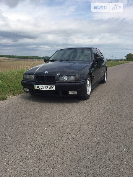 BMW 318 1995  випуску Луцьк з двигуном 1.7 л дизель седан механіка за 2600 долл. 