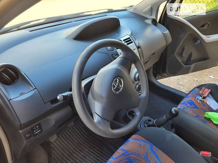 Toyota Yaris 2007  випуску Ужгород з двигуном 1 л бензин хэтчбек механіка за 4000 долл. 