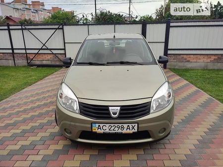 Dacia Sandero 2008  випуску Луцьк з двигуном 0 л бензин хэтчбек механіка за 3699 долл. 