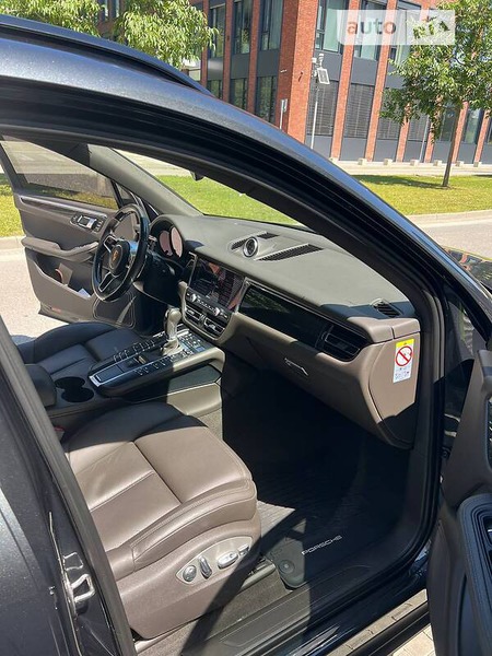 Porsche Macan 2019  випуску Ужгород з двигуном 2 л бензин позашляховик автомат за 57000 долл. 