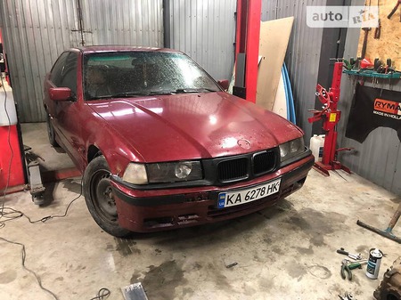 BMW 318 1991  випуску Київ з двигуном 1.8 л  седан механіка за 1800 долл. 