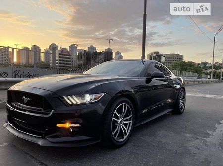 Ford Mustang 2017  випуску Київ з двигуном 2.3 л бензин купе автомат за 25500 долл. 